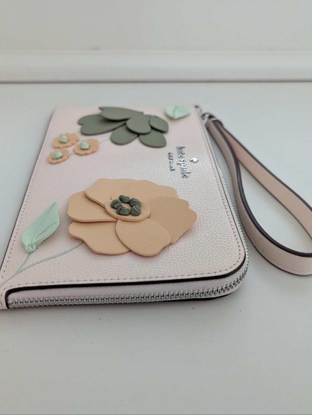 NWOT! Kate Spade New York Lucy Floral Wristlet Wallet In Fresh Peach Multi - Picture 6 of 15